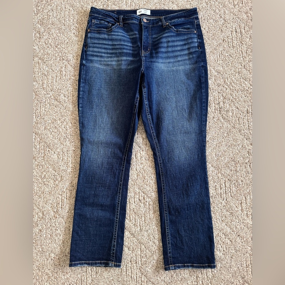 BKE BUCKLE CURVY STRAIGHT LEG HIGH RISE JEANS